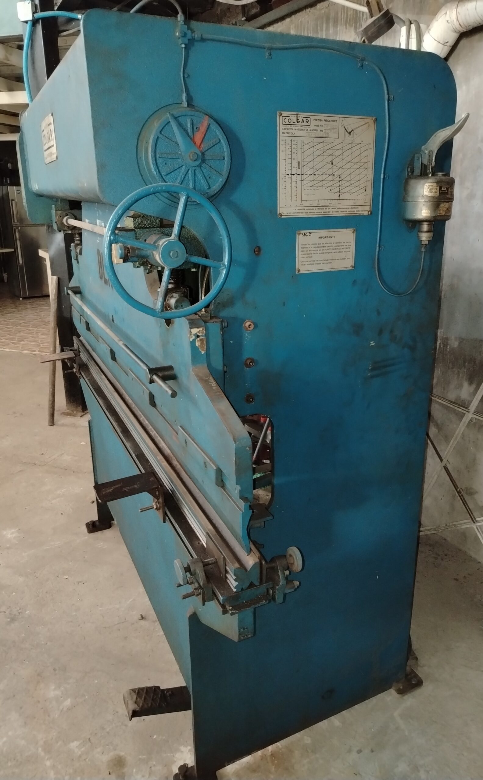 SE VENDE DOBLADORA DE LAMINAS ELECTRICA