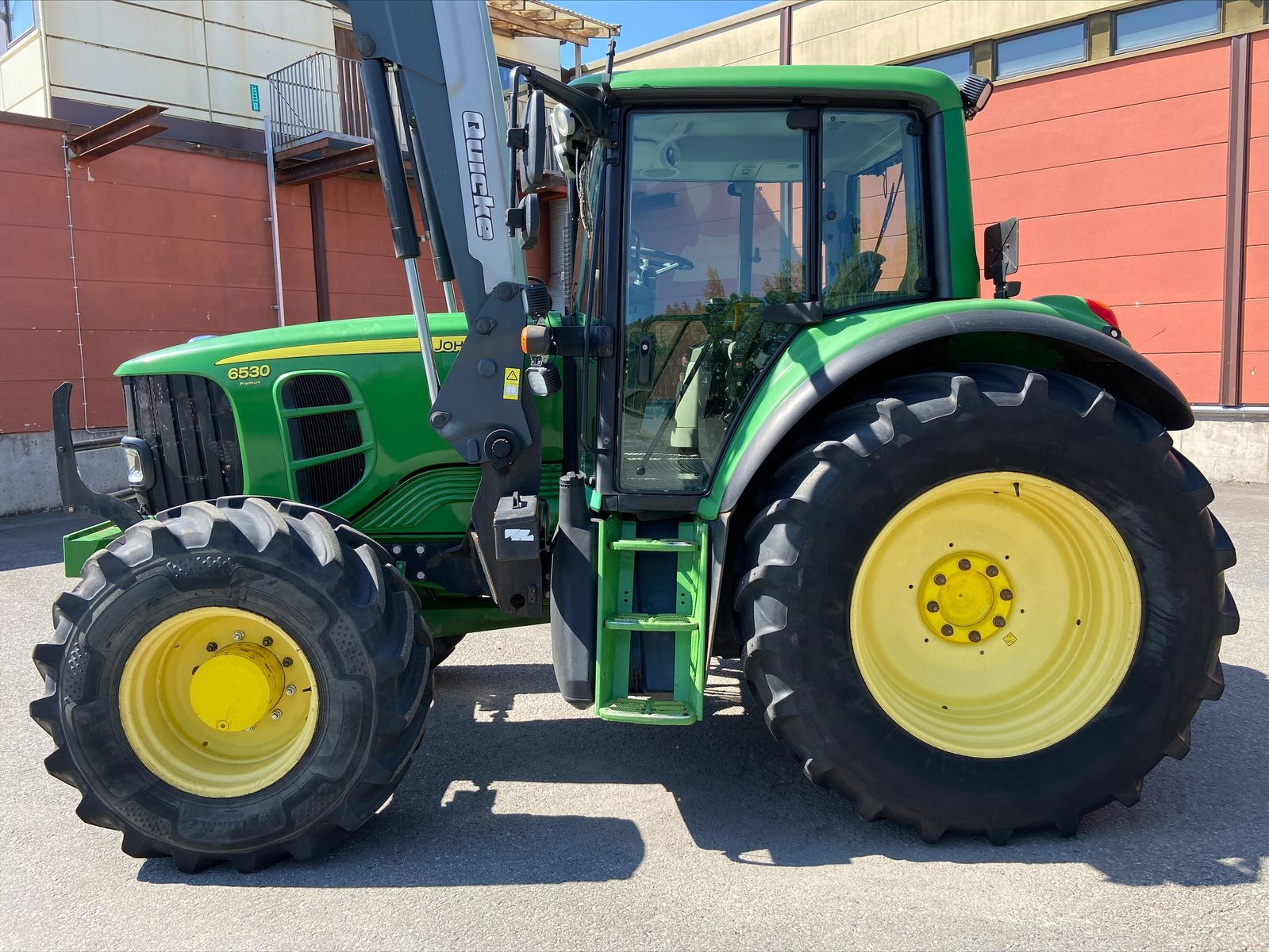 Tractor John Deere 6530 con cargador