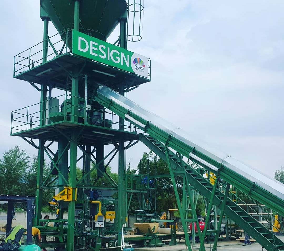 MÁQUINA DE BLOQUES Y ADOQUINES (AUTOMÁTICA) – 245.000 USD