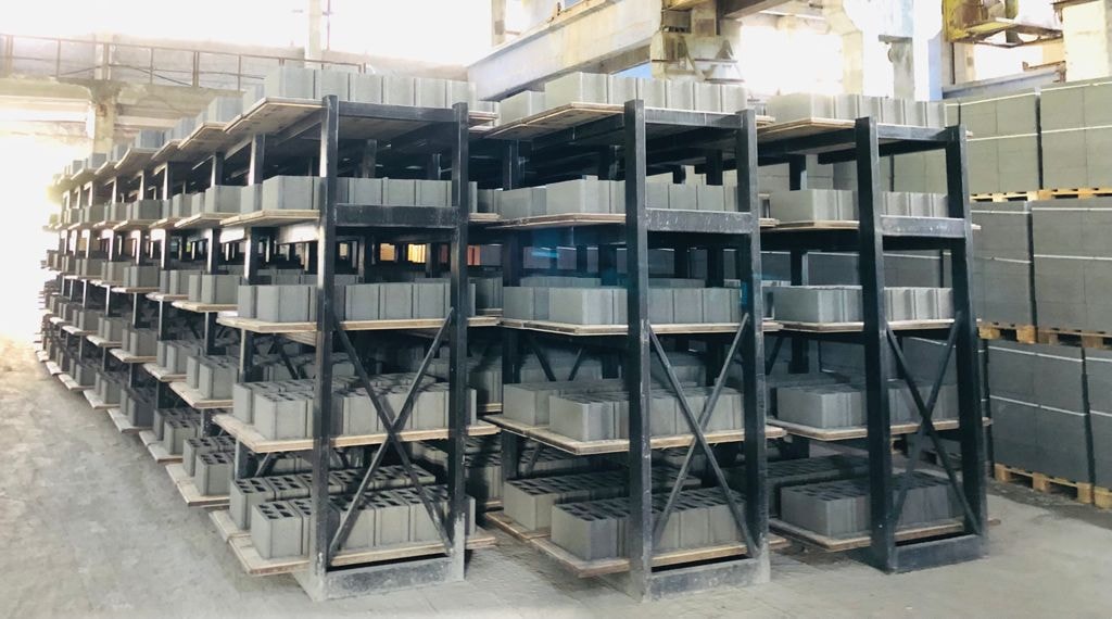 MÁQUINA DE BLOQUES Y ADOQUINES (AUTOMÁTICA) – 245.000 USD