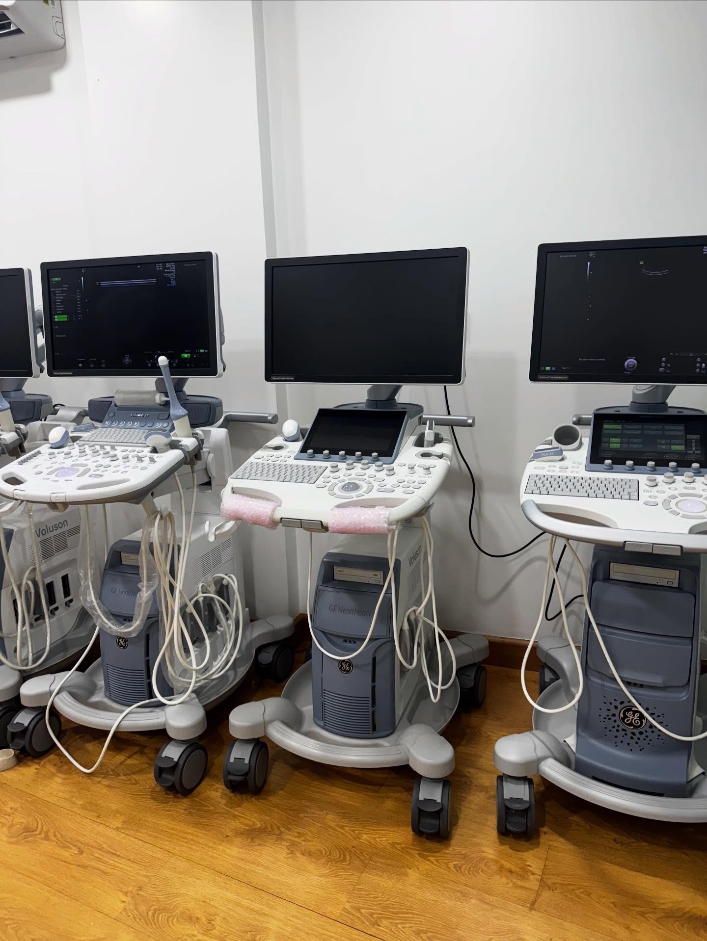 Equipos de ultrasonido, instrumental quirúrgico, dispositivos de ECG, guantes, máquinas de anestesia, equipos de laboratorio, instrumental terapéutico, escáner intraoral, escalador ultrasónico