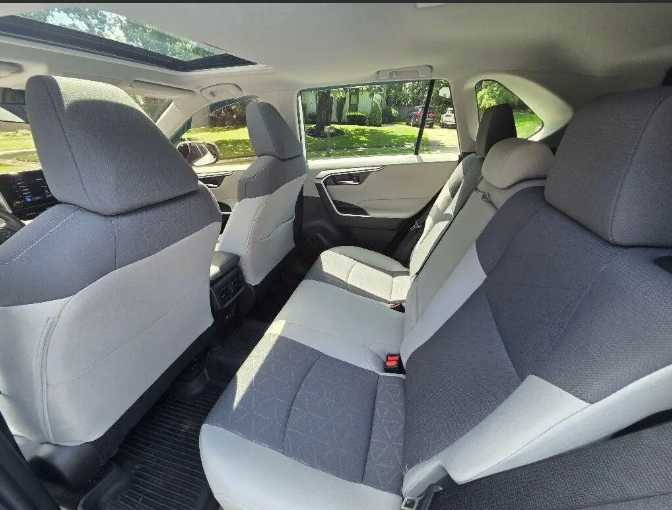 2025 Toyota RAV4 XLE Full Options Model