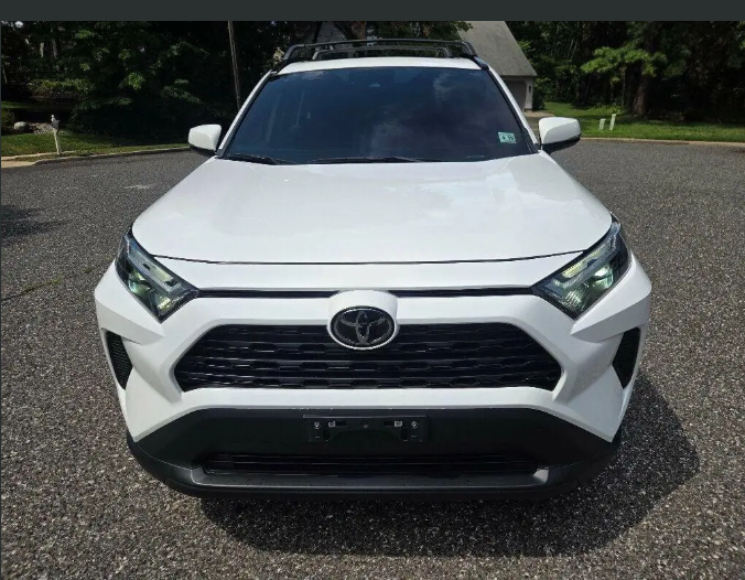 2025 Toyota RAV4 XLE Full Options Model