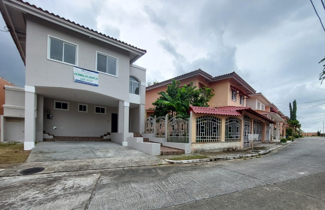 El Doral, Residencial El Bosque, Casa en Venta