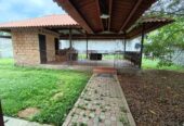Amplia Vivienda en Las Acacias. Residencial o Comercial.