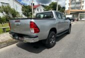 Toyota Hilux 2.4L TDi 4×4 CD Año 2023 51200km Gris