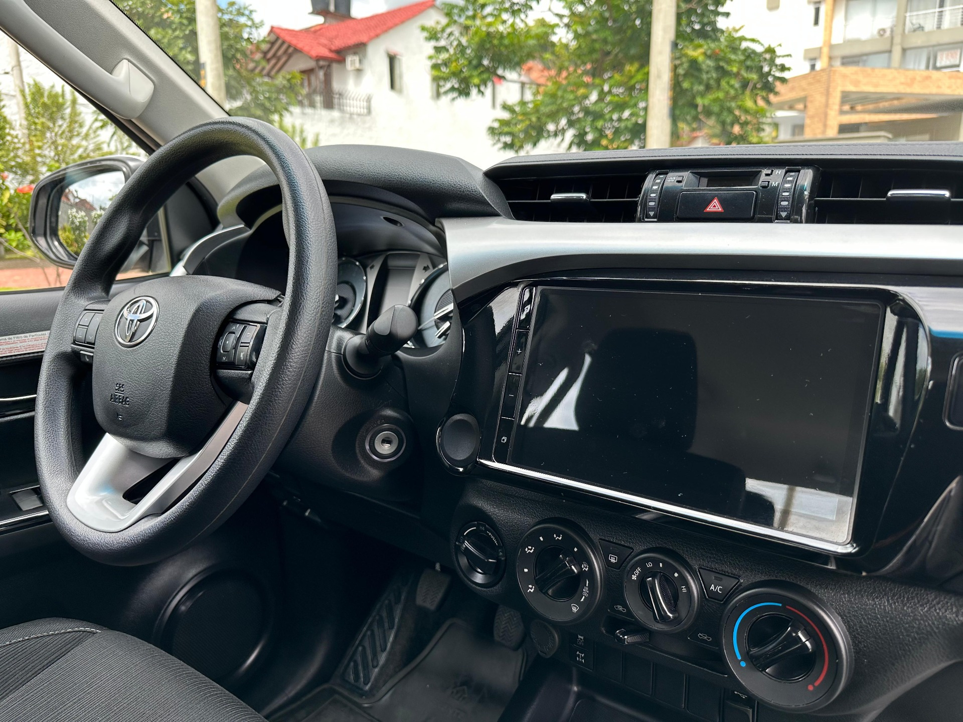Toyota Hilux 2.4L TDi 4×4 CD Año 2023 51200km Gris